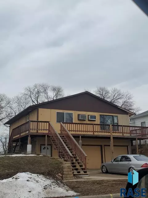 930 N Dakota Ave, Sioux Falls, SD 57104