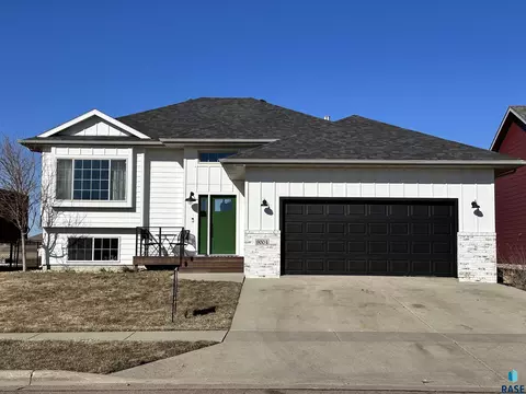 9004 W Norma Trl, Sioux Falls, SD 57106