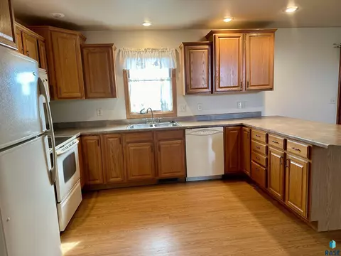 1517 Kemper Ave, Mitchell, SD 57301 photo 11