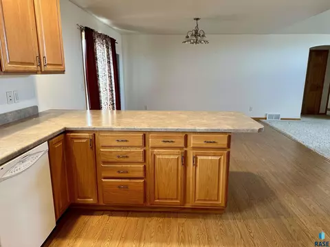 1517 Kemper Ave, Mitchell, SD 57301 photo 12