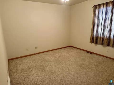 1517 Kemper Ave, Mitchell, SD 57301 photo 18