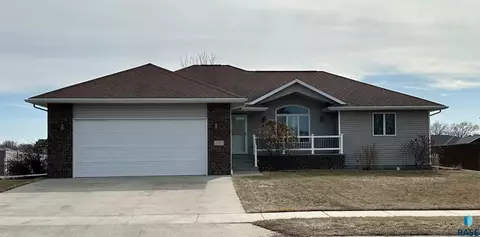 1517 Kemper Ave, Mitchell, SD 57301 photo 1