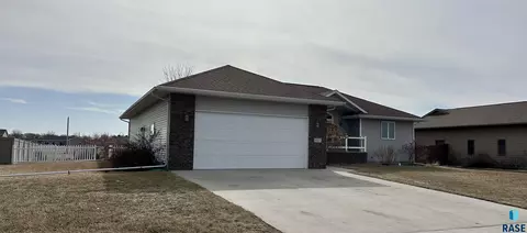 1517 Kemper Ave, Mitchell, SD 57301 photo 2