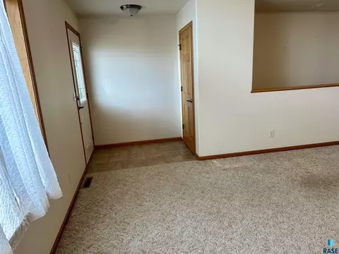1517 Kemper Ave, Mitchell, SD 57301 photo 7