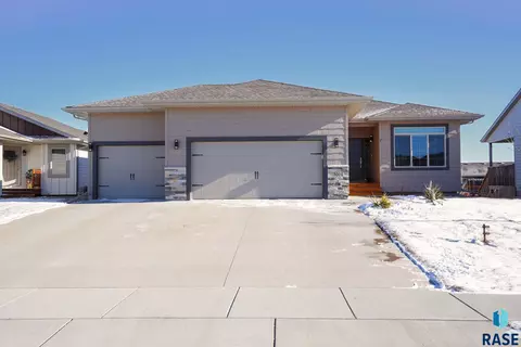 3004 S Richie Dr, Sioux Falls, SD 57106