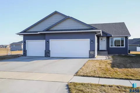2200 S Creekview Ave, Sioux Falls, SD 57106