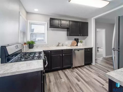413 E 13th St, Sioux Falls, SD 57104 photo 5