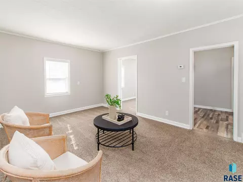 413 E 13th St, Sioux Falls, SD 57104 photo 2