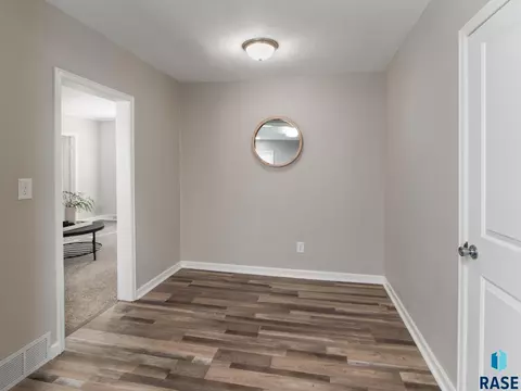 413 E 13th St, Sioux Falls, SD 57104 photo 6