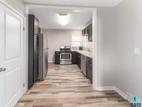 413 E 13th St, Sioux Falls, SD 57104 photo 4