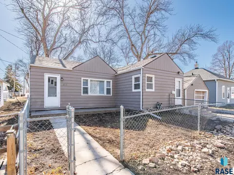 413 E 13th St, Sioux Falls, SD 57104 photo 1