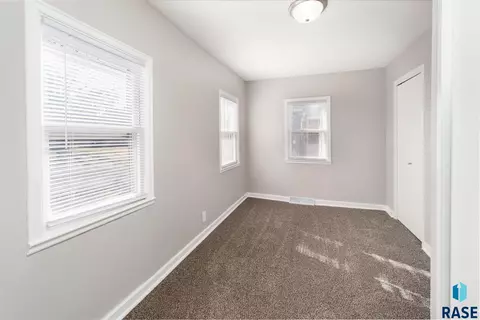 413 E 13th St, Sioux Falls, SD 57104 photo 8