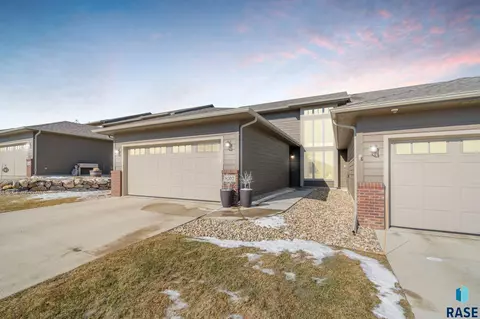 8202 W Washington Pl, Sioux Falls, SD 57106