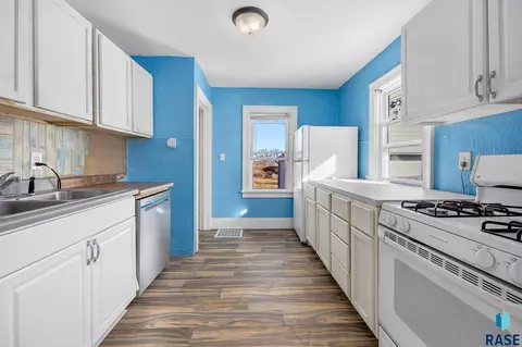 1020 E 1st St, Sioux Falls, SD 57103 photo 11