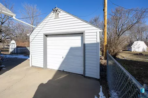 1020 E 1st St, Sioux Falls, SD 57103 photo 2