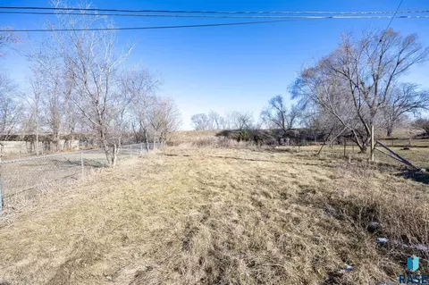 1020 E 1st St, Sioux Falls, SD 57103 photo 17