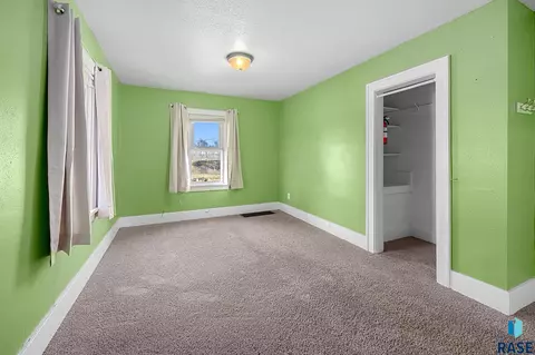 1020 E 1st St, Sioux Falls, SD 57103 photo 9
