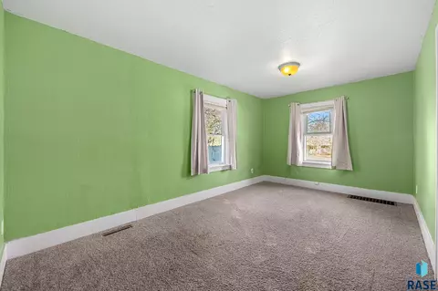 1020 E 1st St, Sioux Falls, SD 57103 photo 8