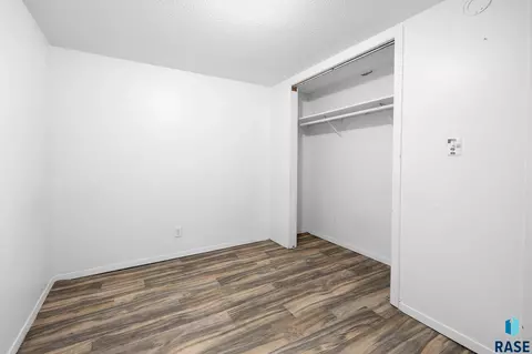 1020 E 1st St, Sioux Falls, SD 57103 photo 12