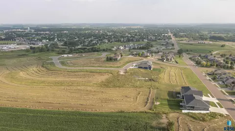 200 E Sapphire Ln, Brandon, SD 57005 photo 17