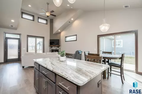 113 N Sunshine Ave, Brandon, SD 57005 photo 9