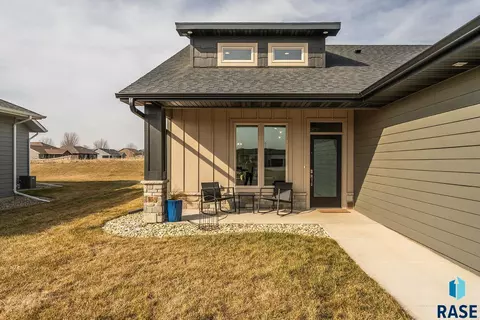 113 N Sunshine Ave, Brandon, SD 57005 photo 2