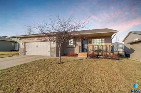 513 S Clearbrook Ave, Sioux Falls, SD 57106