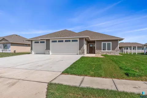 400 E 8th St, Tea, SD 57064 photo 1