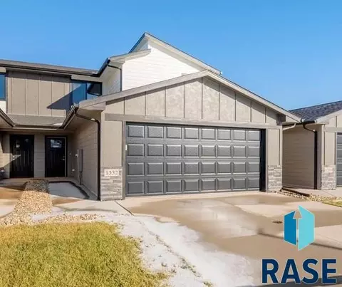 1332 N Kenley Pl, Tea, SD 57064