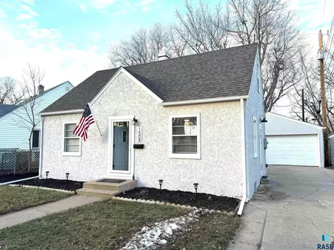 1508 S Frederick Dr, Sioux Falls, SD 57105
