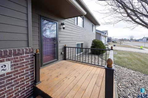 5912 S Kerry Ave, Sioux Falls, SD 57106 photo 2