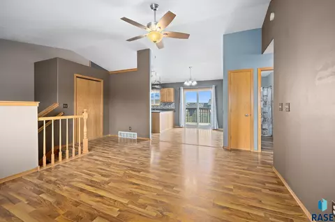 5912 S Kerry Ave, Sioux Falls, SD 57106 photo 3