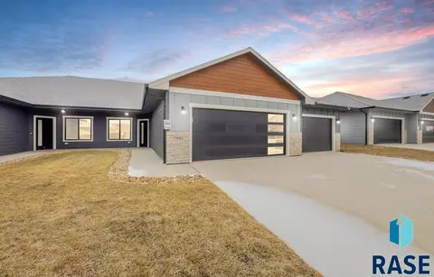 7902 S Pasqueflower Ln, Sioux Falls, SD 57108 photo 1