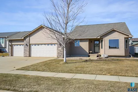 709 S Clearbrook Ave, Sioux Falls, SD 57106
