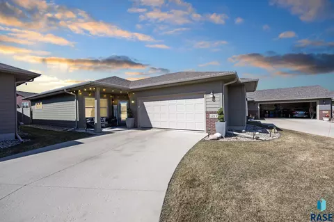 1213 S Wheatland Ave, Sioux Falls, SD 57106