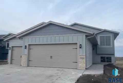 2801 S Lana Dr, Sioux Falls, SD 57106