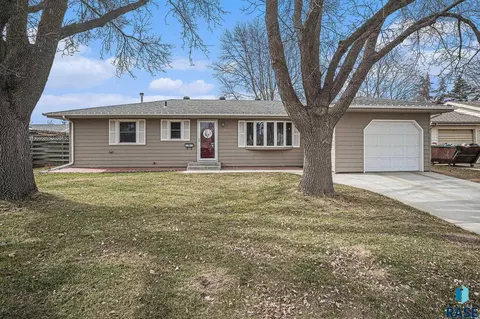 409 N Catherine Ave, Madison, SD 57042 photo 28