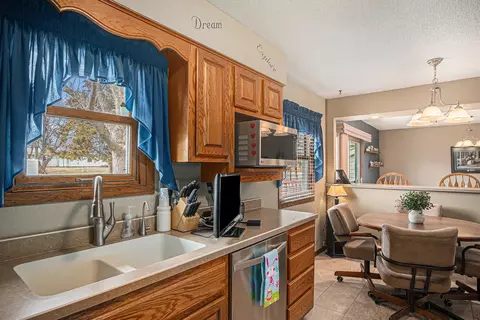 409 N Catherine Ave, Madison, SD 57042 photo 10