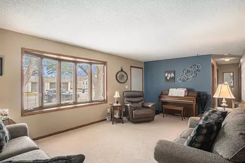 409 N Catherine Ave, Madison, SD 57042 photo 3