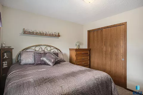 409 N Catherine Ave, Madison, SD 57042 photo 16