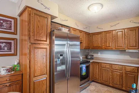 409 N Catherine Ave, Madison, SD 57042 photo 7