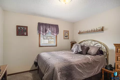 409 N Catherine Ave, Madison, SD 57042 photo 15