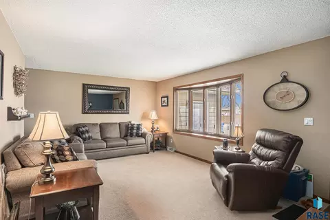 409 N Catherine Ave, Madison, SD 57042 photo 6