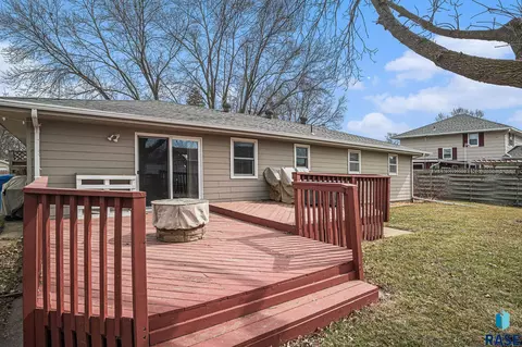 409 N Catherine Ave, Madison, SD 57042 photo 24
