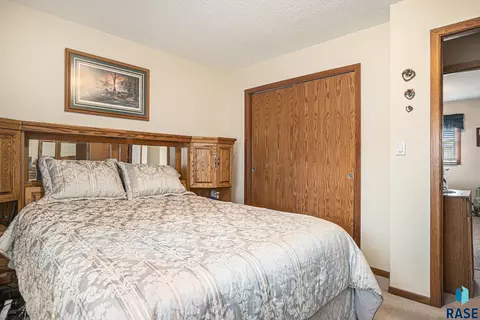 409 N Catherine Ave, Madison, SD 57042 photo 18