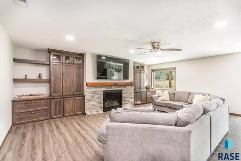 Living - 525 David Ave, Baltic, SD 57003 photo 4 of 6