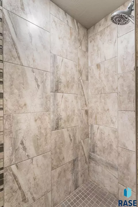 Bath - 525 David Ave, Baltic, SD 57003 photo 3 of 4