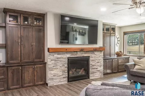 Living - 525 David Ave, Baltic, SD 57003 photo 5 of 6