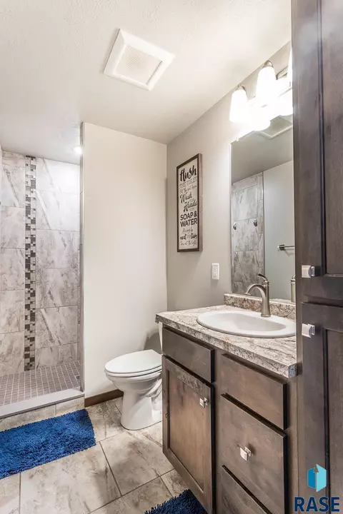 Bath - 525 David Ave, Baltic, SD 57003 photo 2 of 4