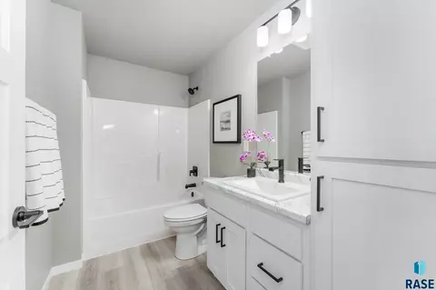 Bath - 1235 E Wayne Pl, Tea, SD 57064 photo 3 of 5
